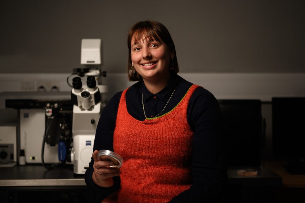 Dr Cordelia Roberts is a Post-doctoral Research Assistant in Marine Microbial Ecology and Biogeochemistry